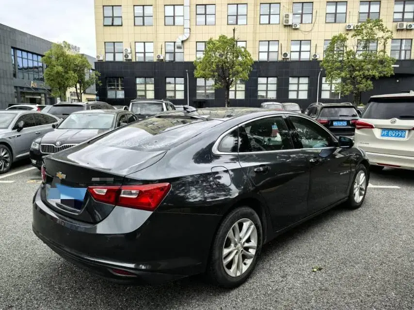 2018 CHEVROLET MALIBU thumbnail 4