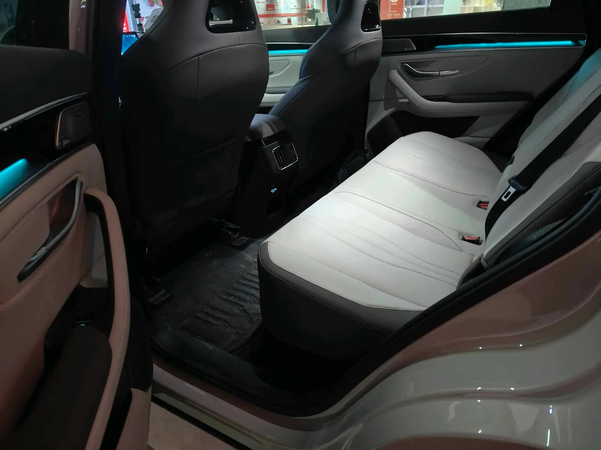 2025 BYD SONG thumbnail 3