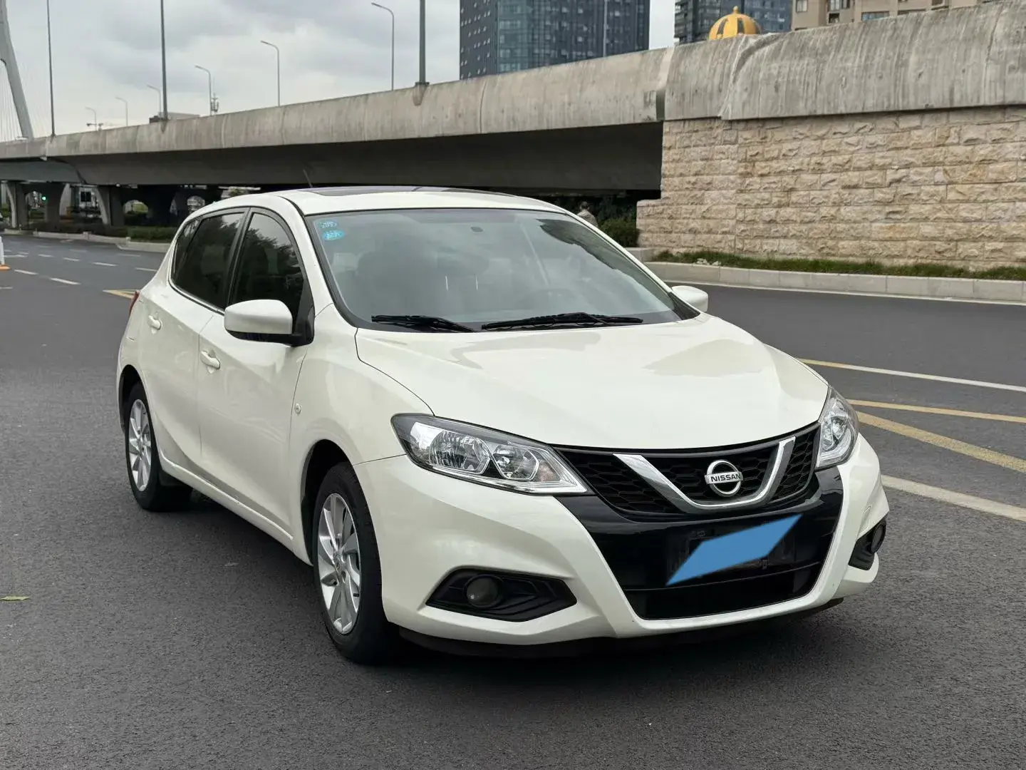 2020 NISSAN TIIDA thumbnail 3