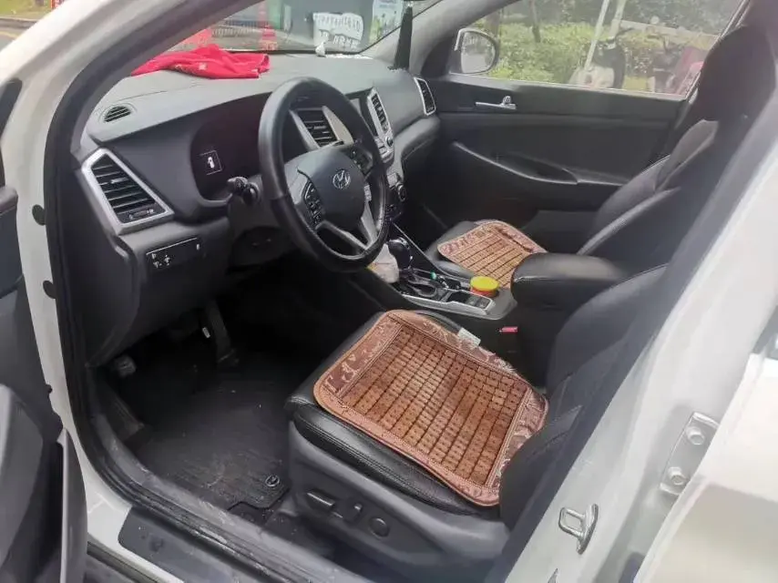 2018 HYUNDAI TUCSON thumbnail 4