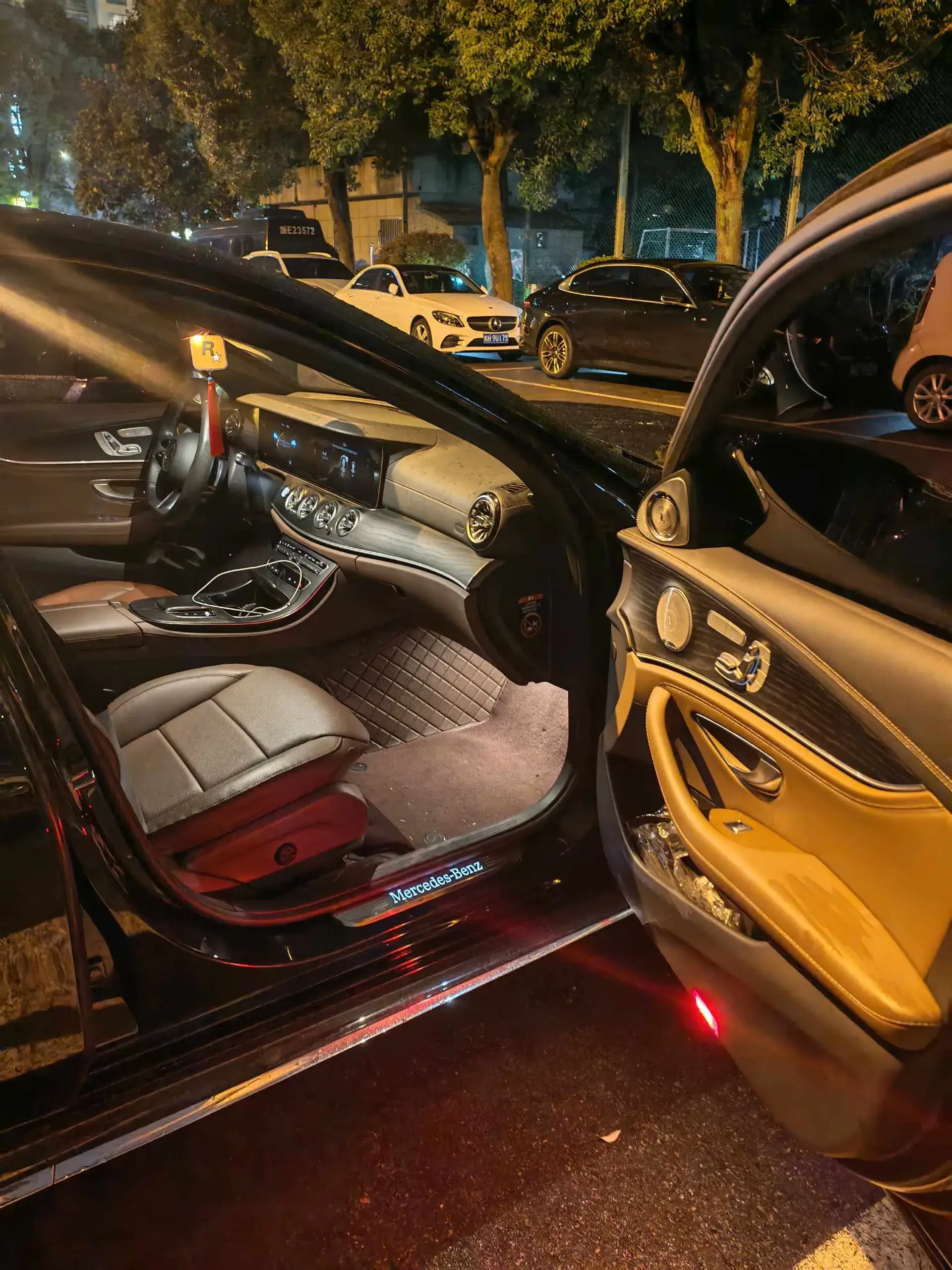 2023 MERCEDES-BENZ E thumbnail 4