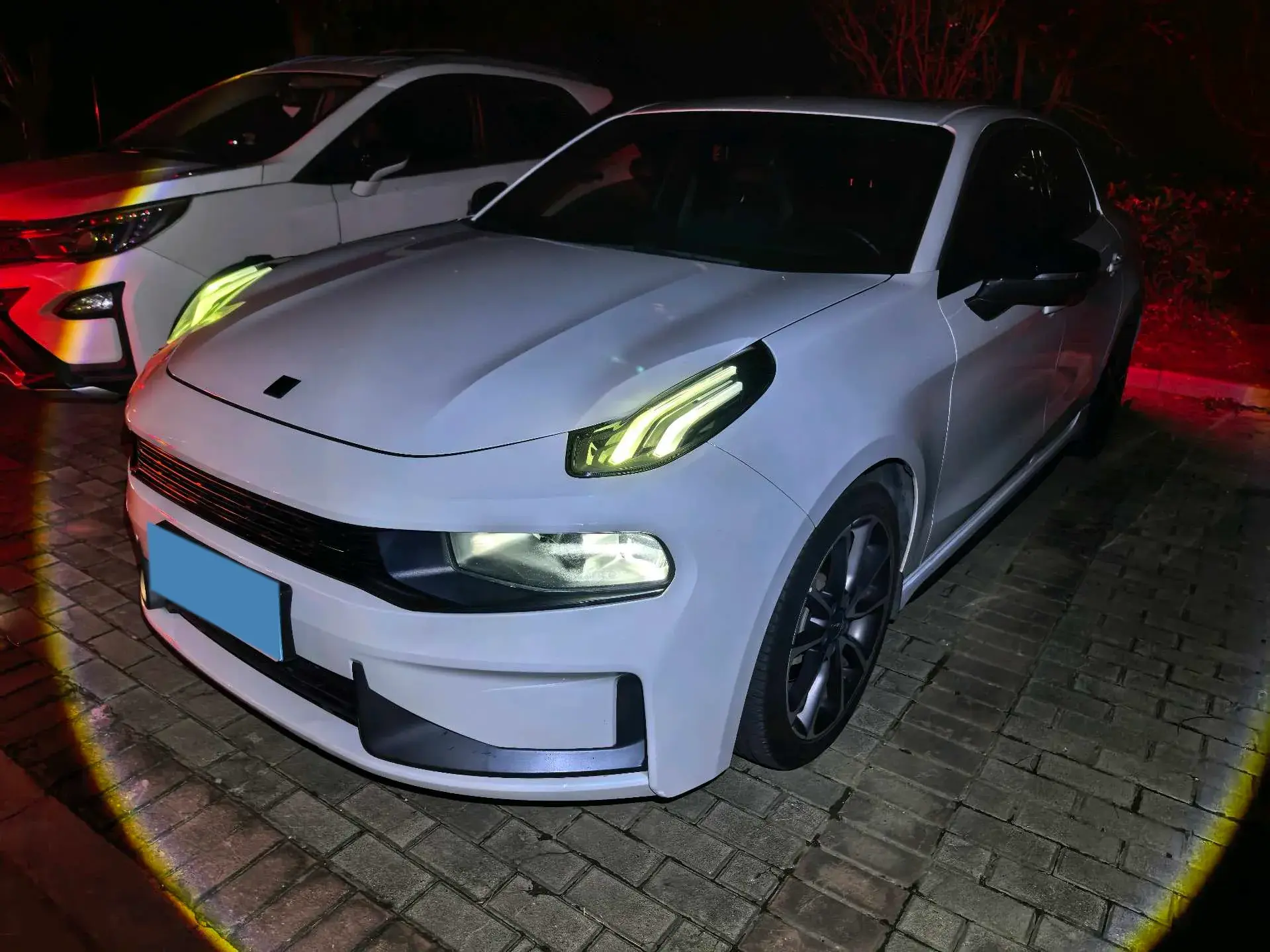 2018 LYNK&CO 03 view 1