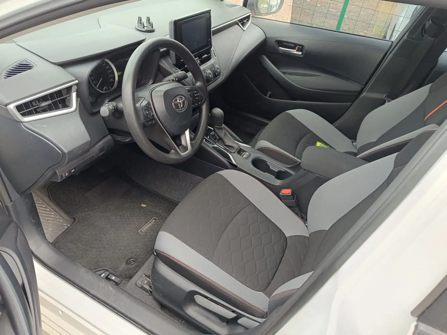 2023 TOYOTA COROLLA thumbnail 2