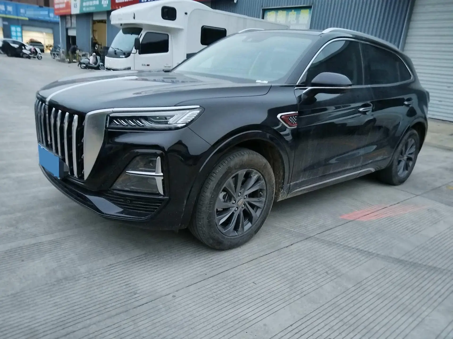 2023 HONGQI HS5 view 1