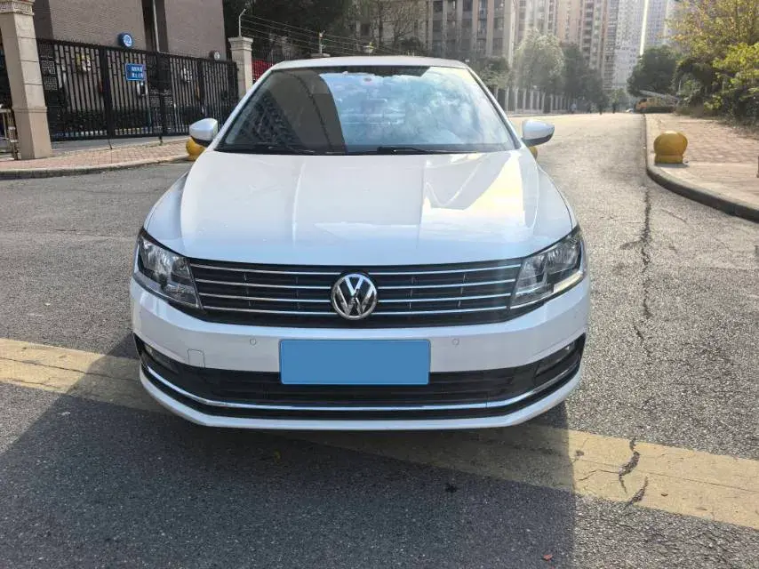 2017 VOLKSWAGEN LAVIDA thumbnail 2