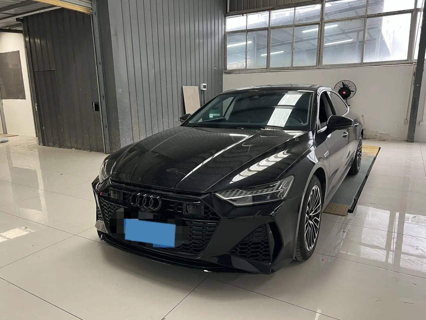 2024 AUDI A7L view 1