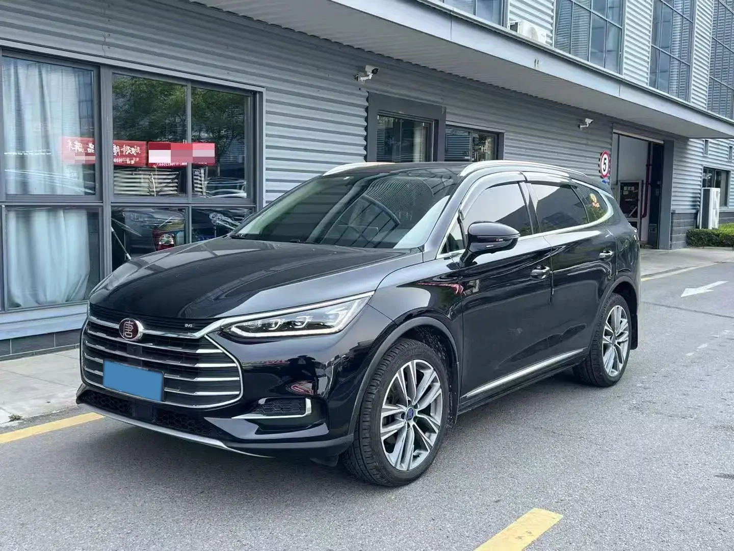 2019 BYD TANG view 1