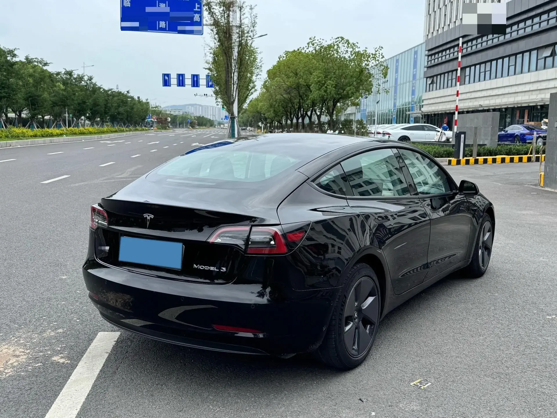 2021 TESLA MODEL thumbnail 4