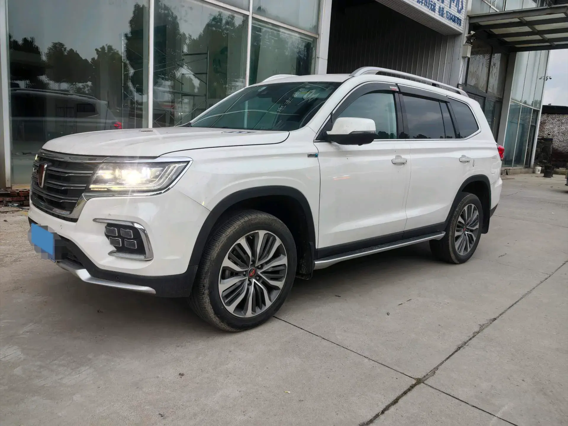 2018 ROEWE RX8 view 1