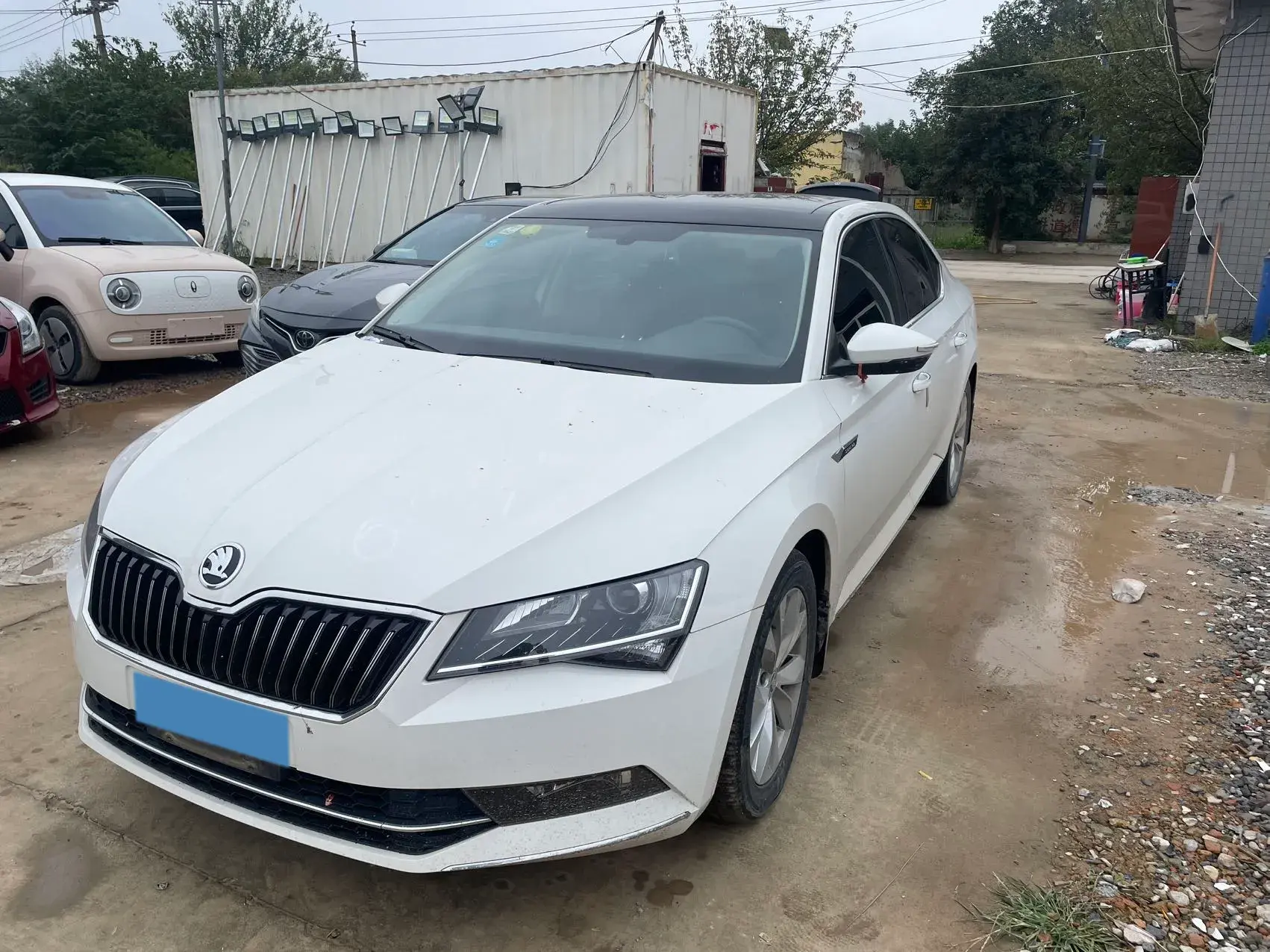 2018 SKODA SUPERB view 1