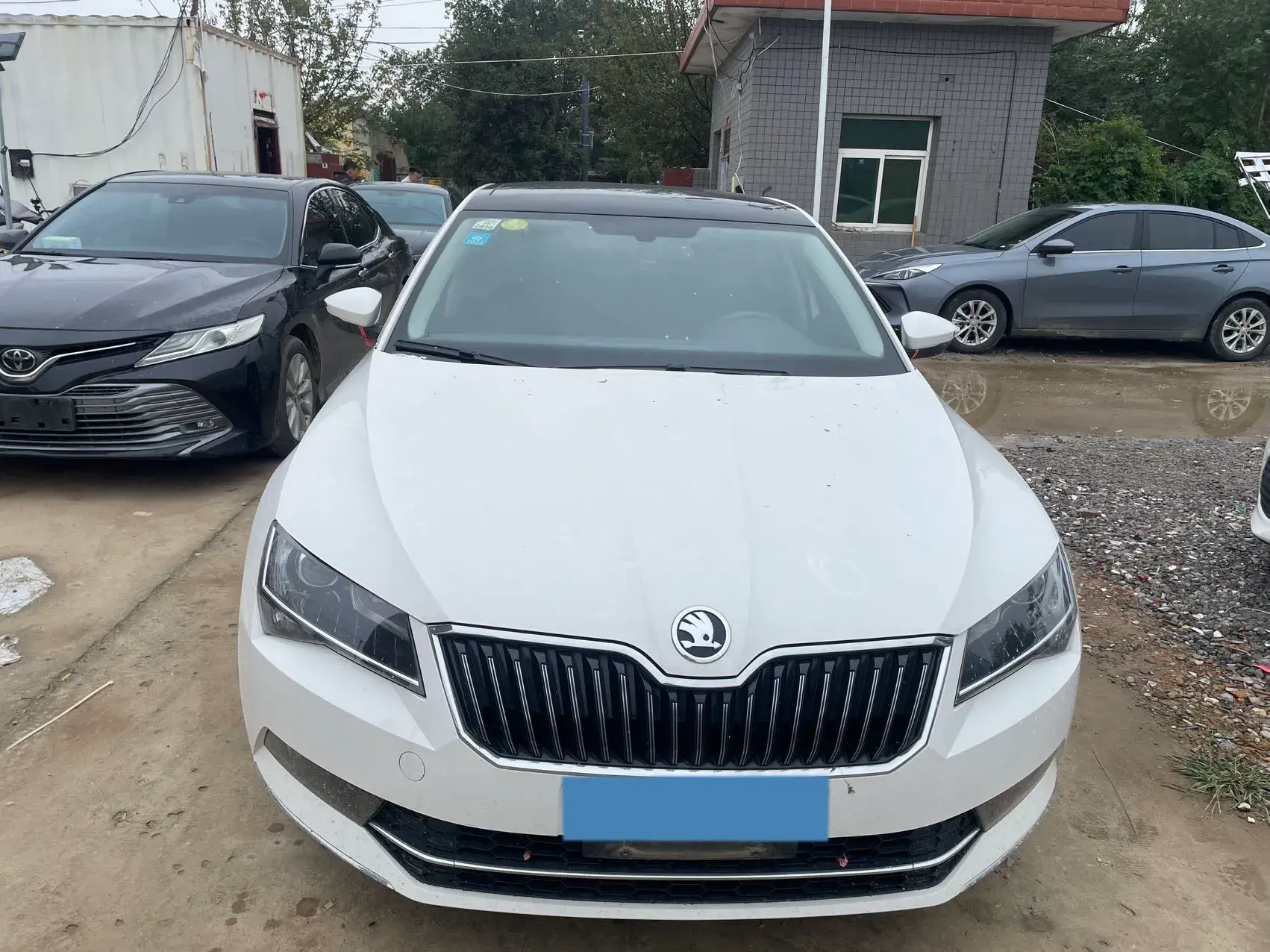 2018 SKODA SUPERB thumbnail 2