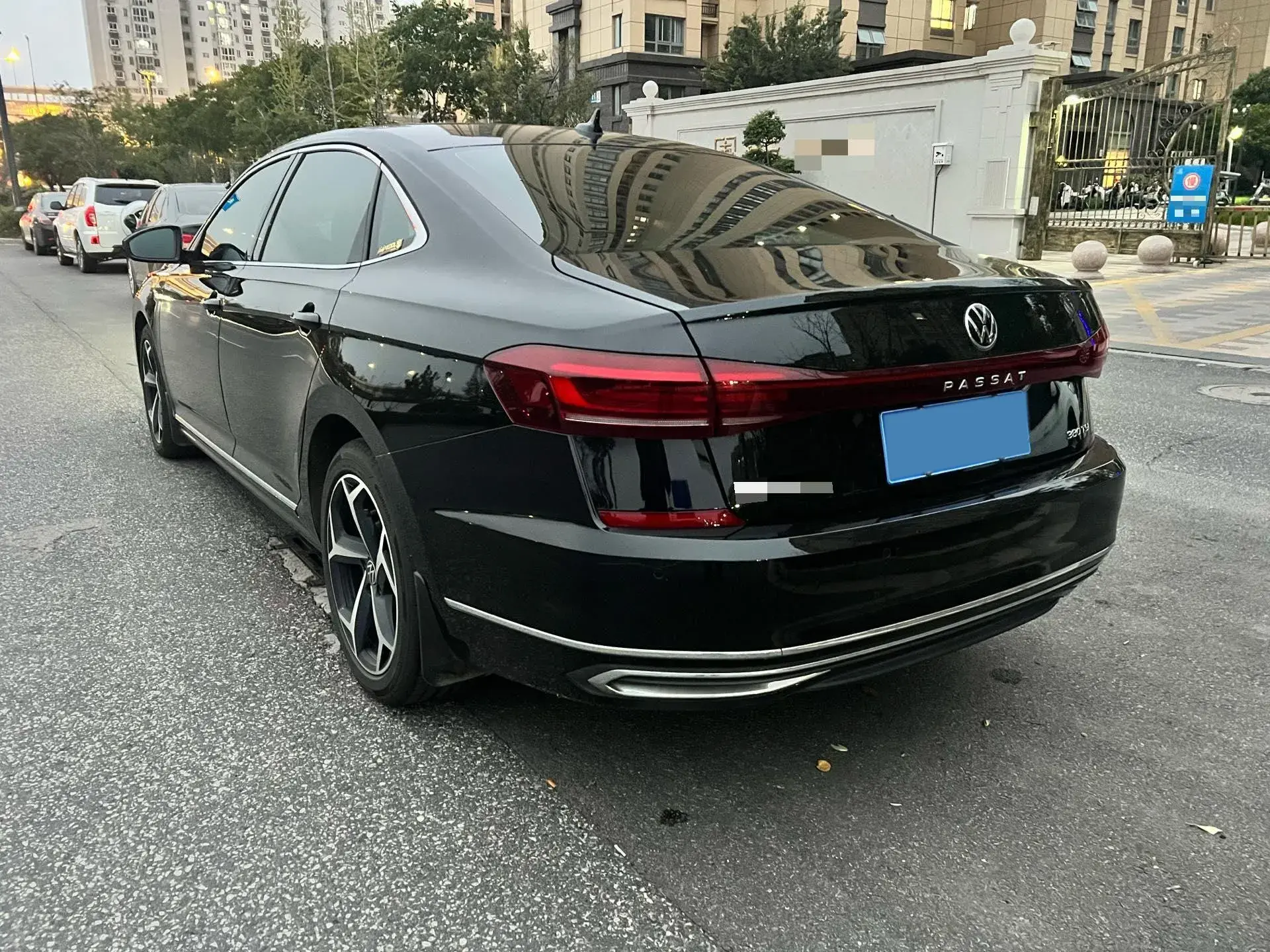 2025 VOLKSWAGEN PASSAT thumbnail 4