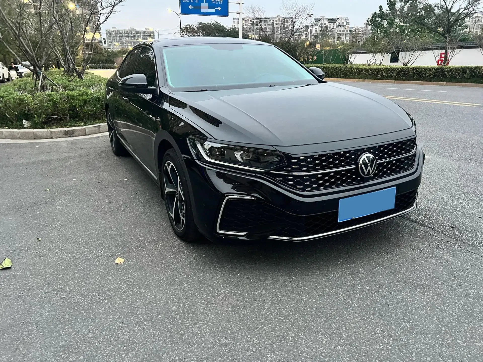 2025 VOLKSWAGEN PASSAT thumbnail 3