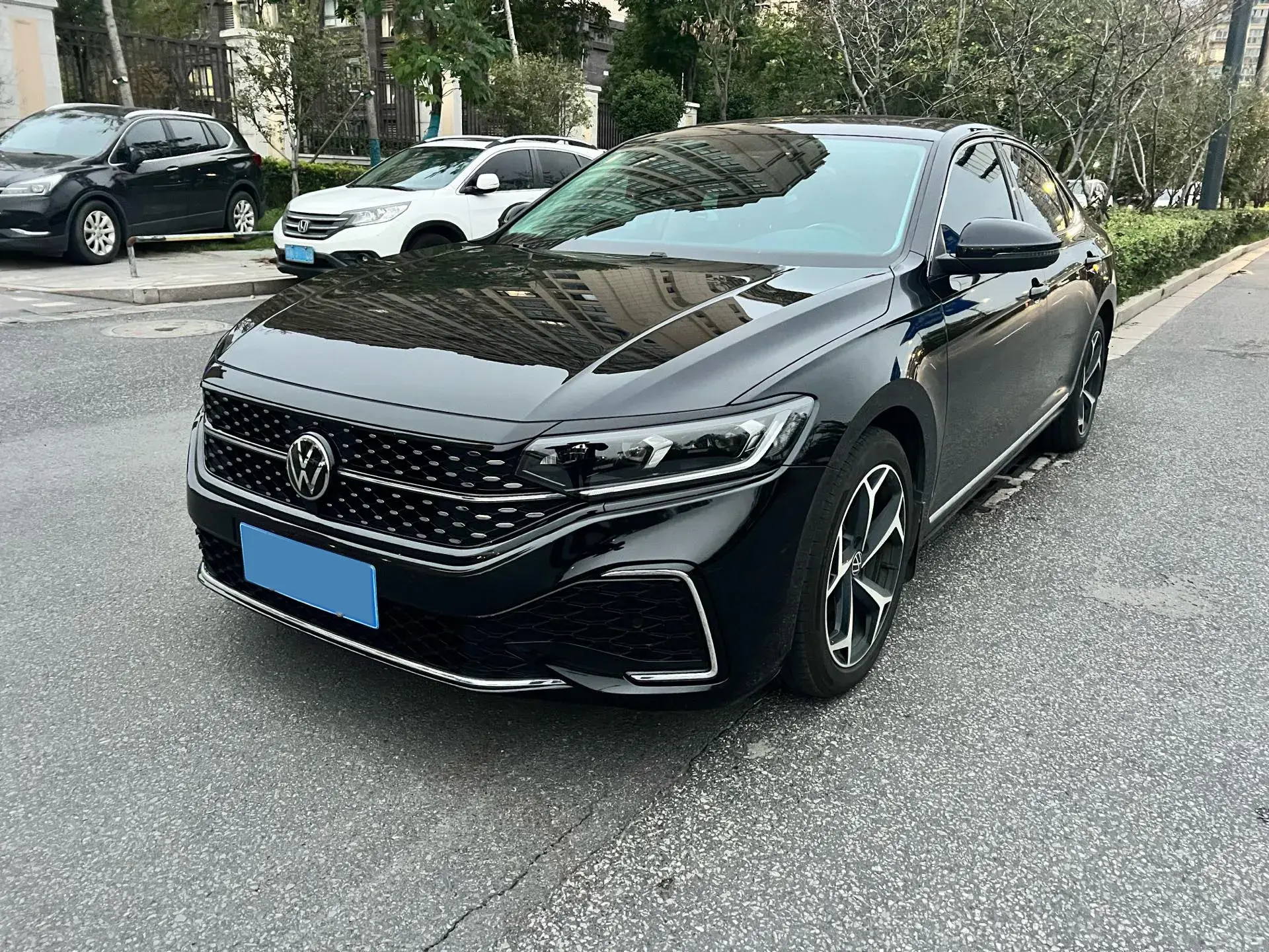 2025 VOLKSWAGEN PASSAT view 1