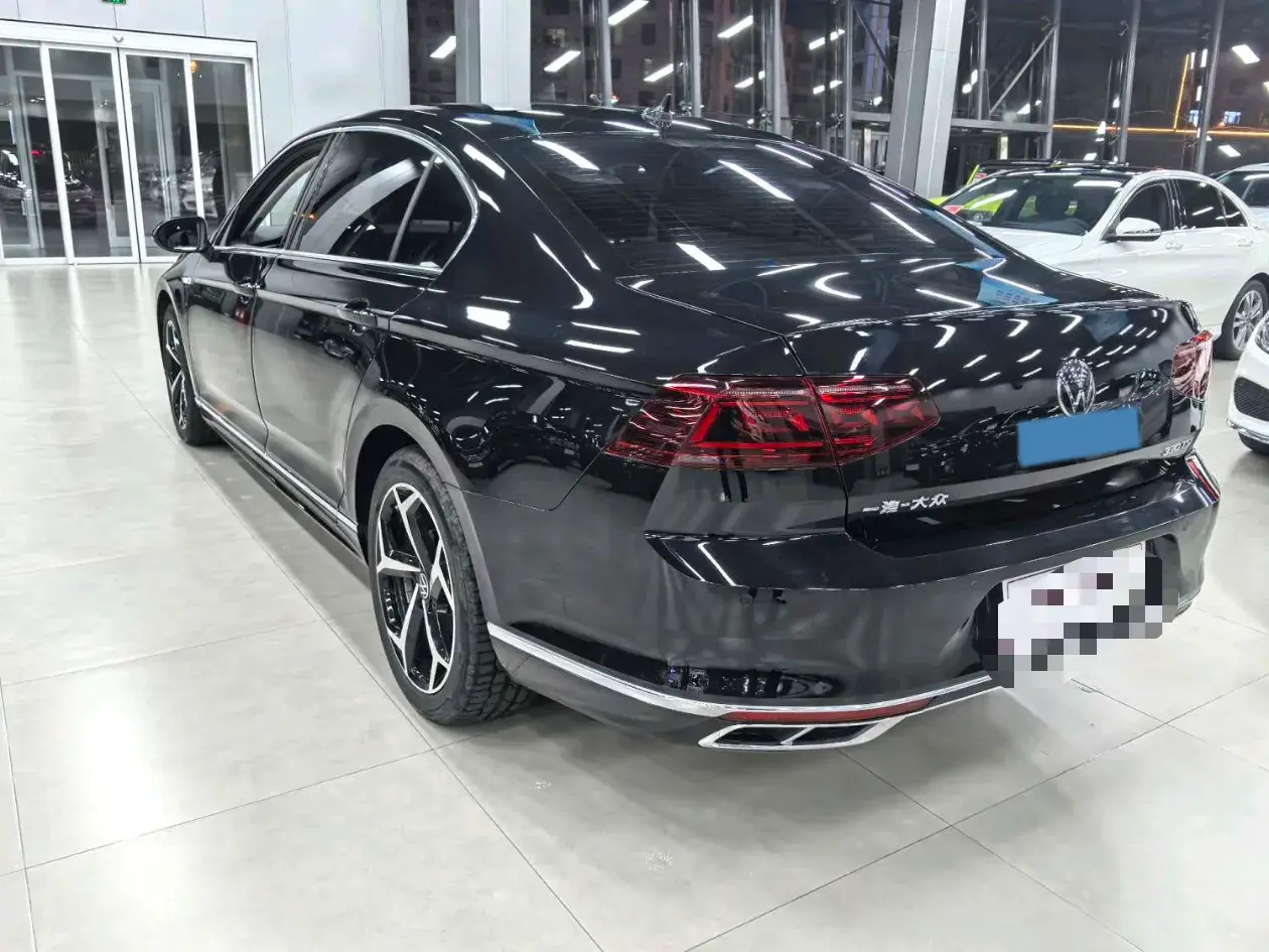 2023 VOLKSWAGEN MAGOTAN thumbnail 3