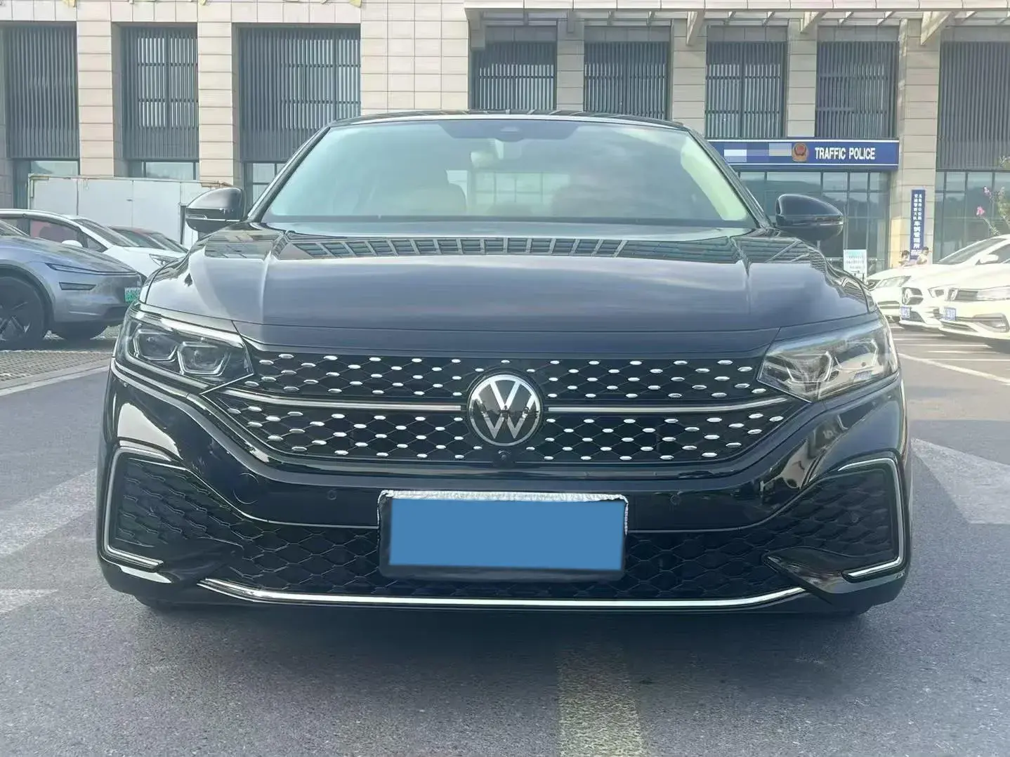 2023 VOLKSWAGEN PASSAT thumbnail 3