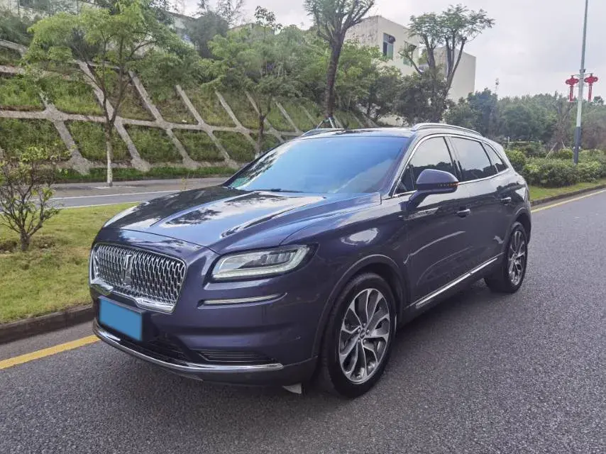 2021 LINCOLN NAUTILUS view 1