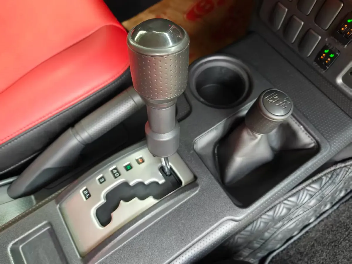 2013 Toyota FJ Cruiser 4.0L 272HP V6 5AT,autocango,china used car exporter,china ev exporter,chinese used car exporter,chinese used ev exporter