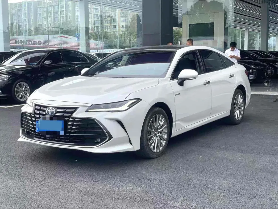 2022 TOYOTA AVALON view 1