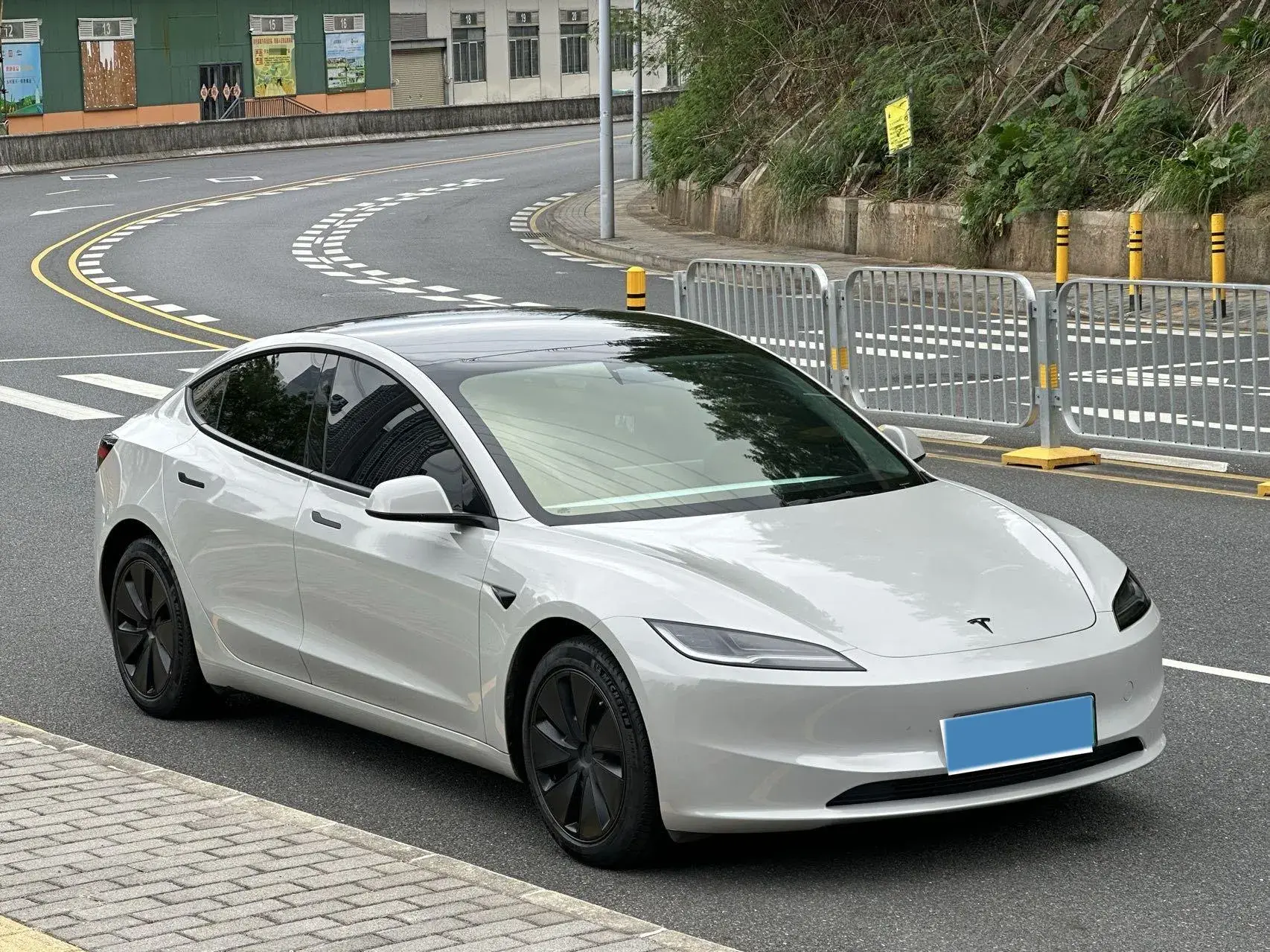 2023 TESLA MODEL thumbnail 3