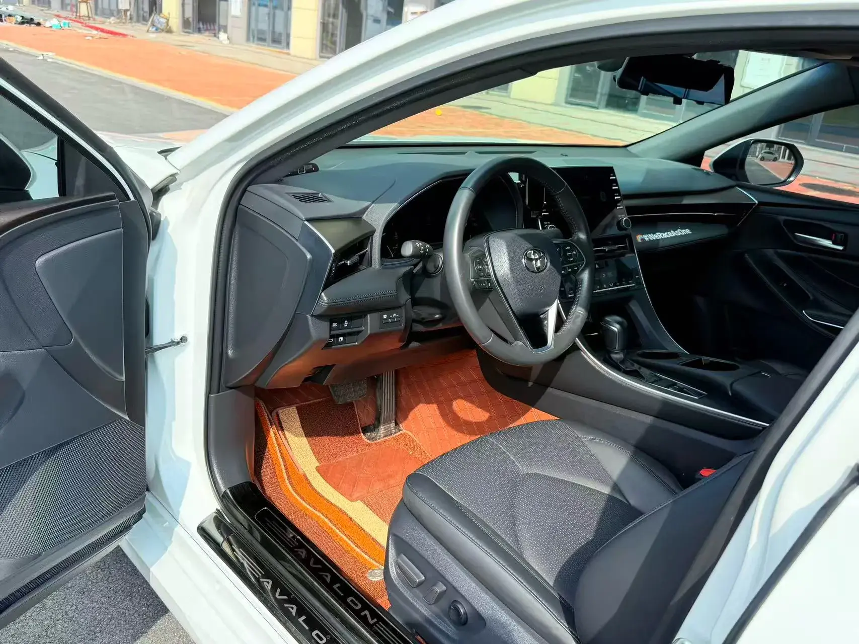 2019 TOYOTA AVALON thumbnail 4