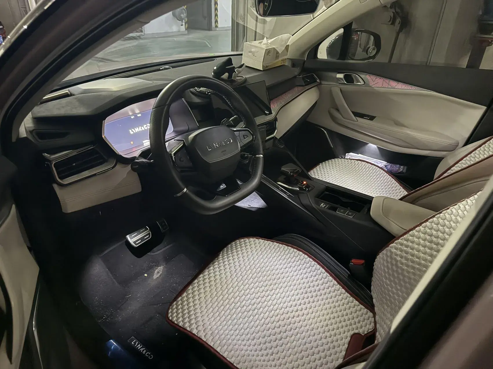 2022 LYNK&CO 06 thumbnail 2