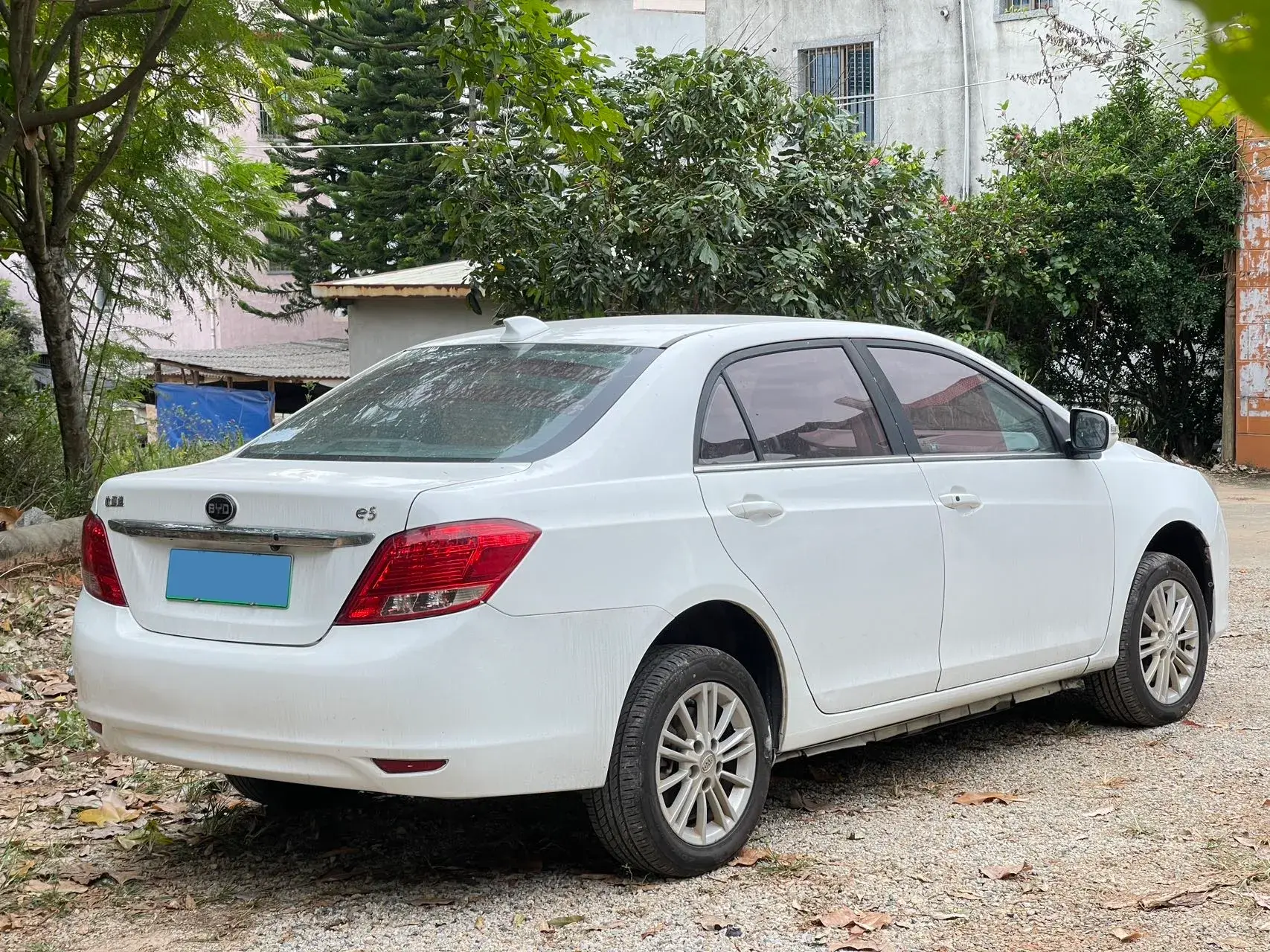 2018 BYD E5 thumbnail 3