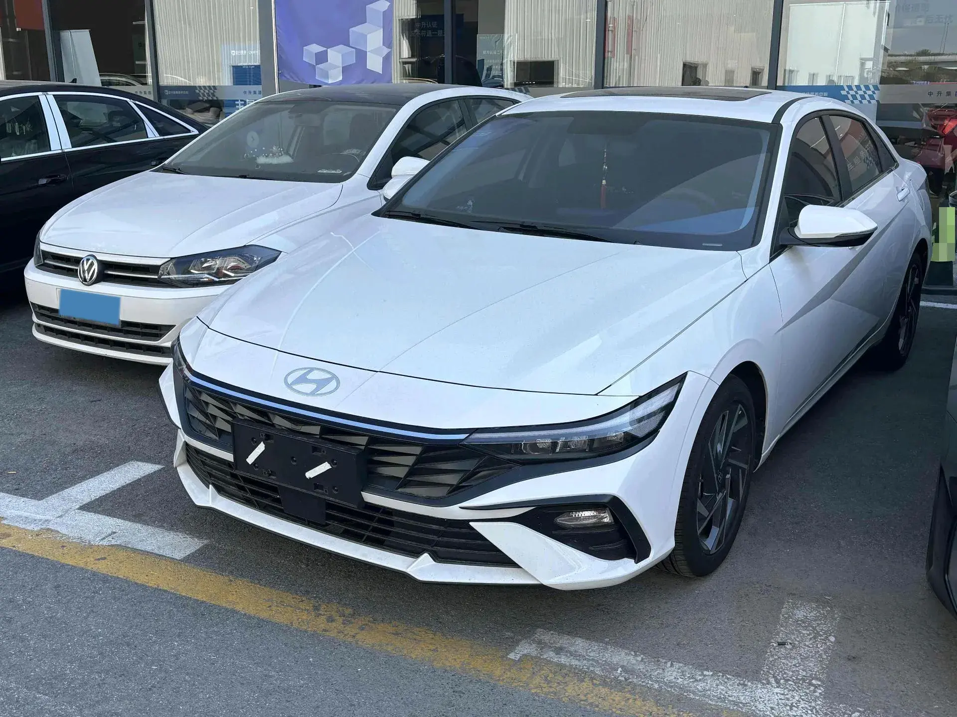 2023 HYUNDAI ELANTRA view 1