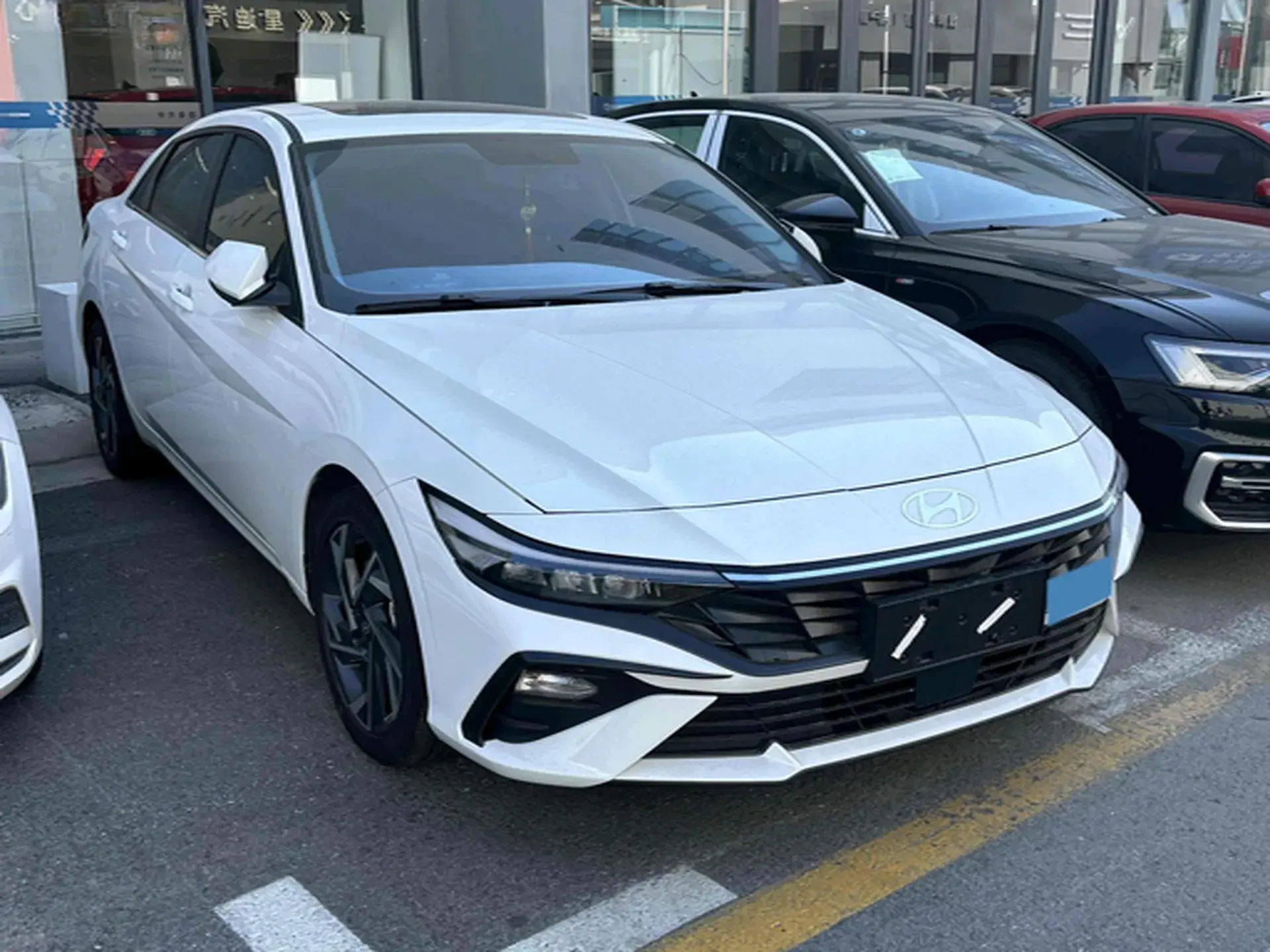 2023 HYUNDAI ELANTRA thumbnail 3