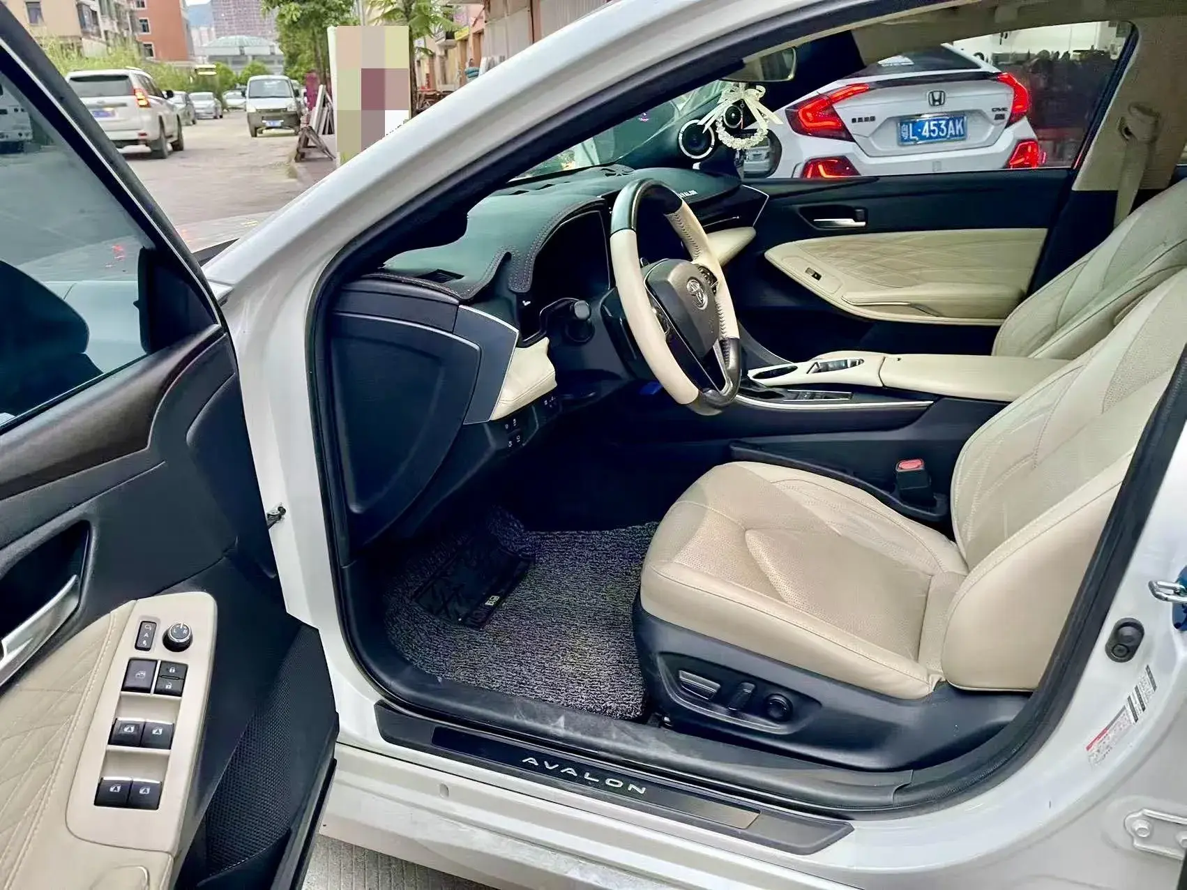 2019 TOYOTA AVALON thumbnail 3