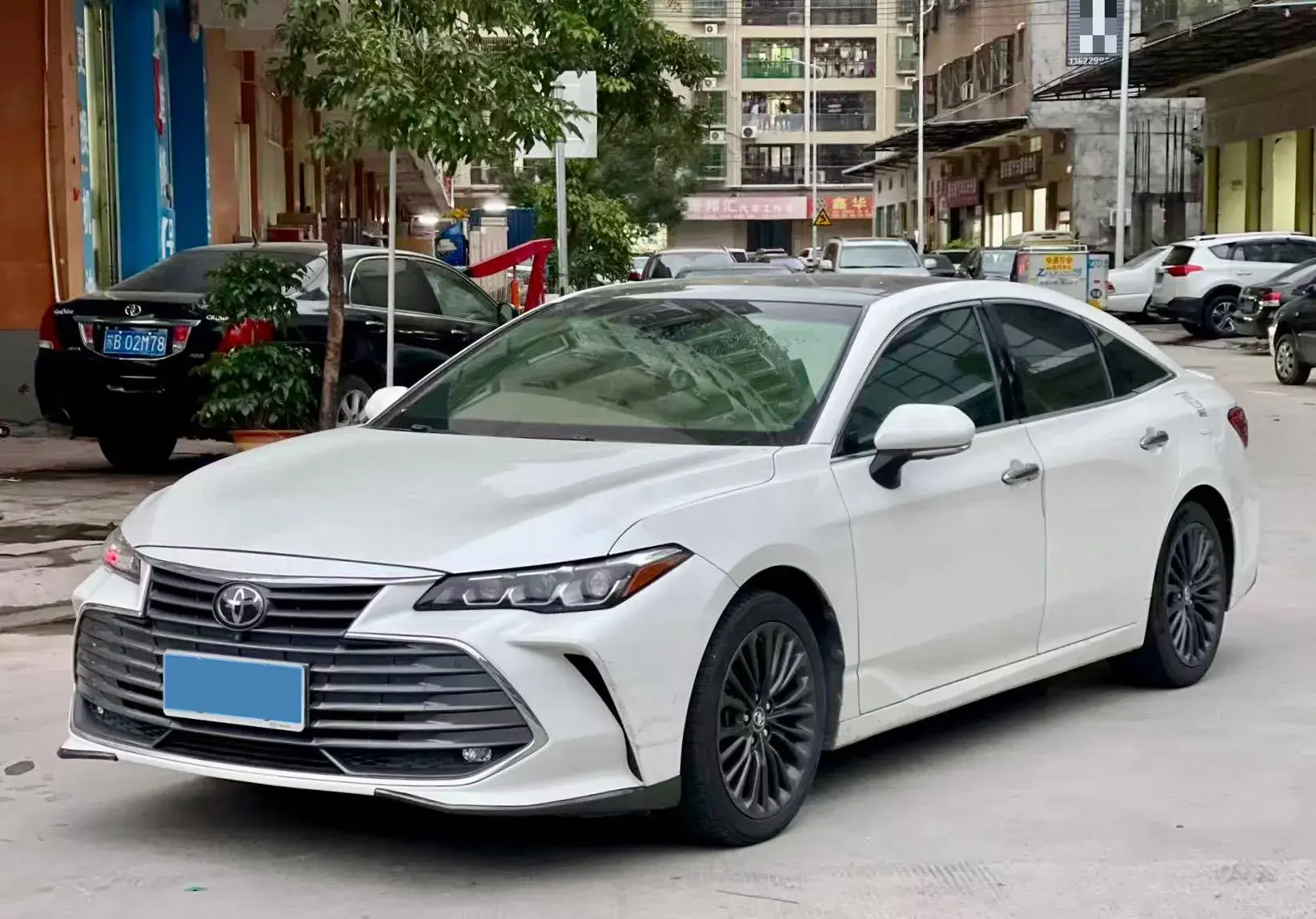2019 TOYOTA AVALON view 1