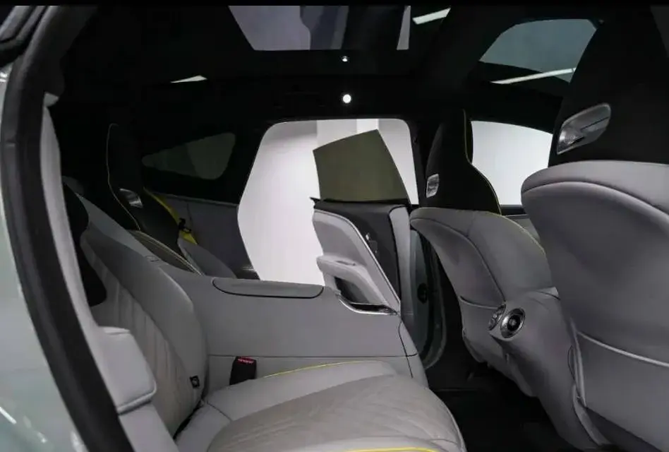 2023 AVATR 11 thumbnail 2