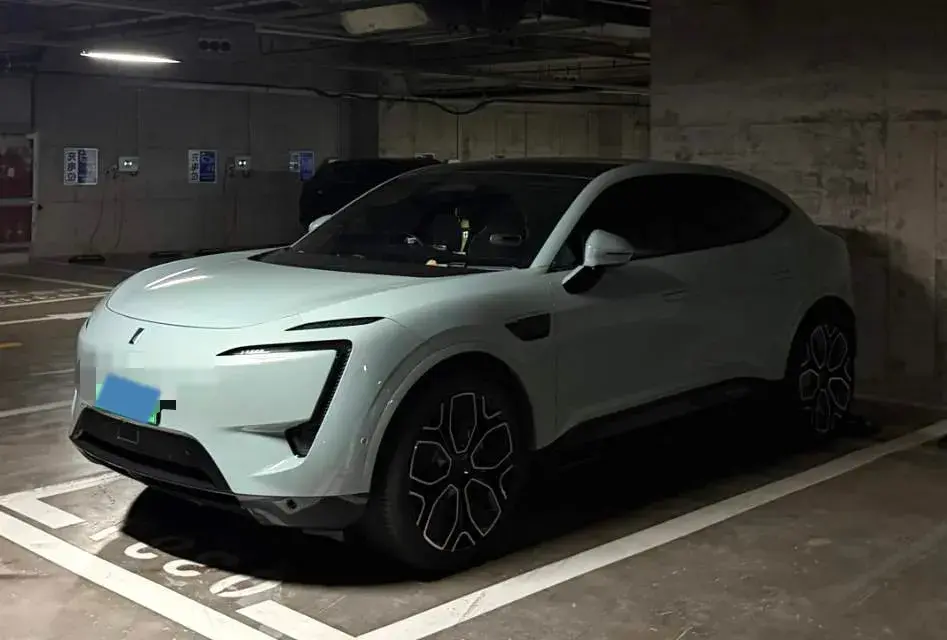 2023 AVATR 11 view 1