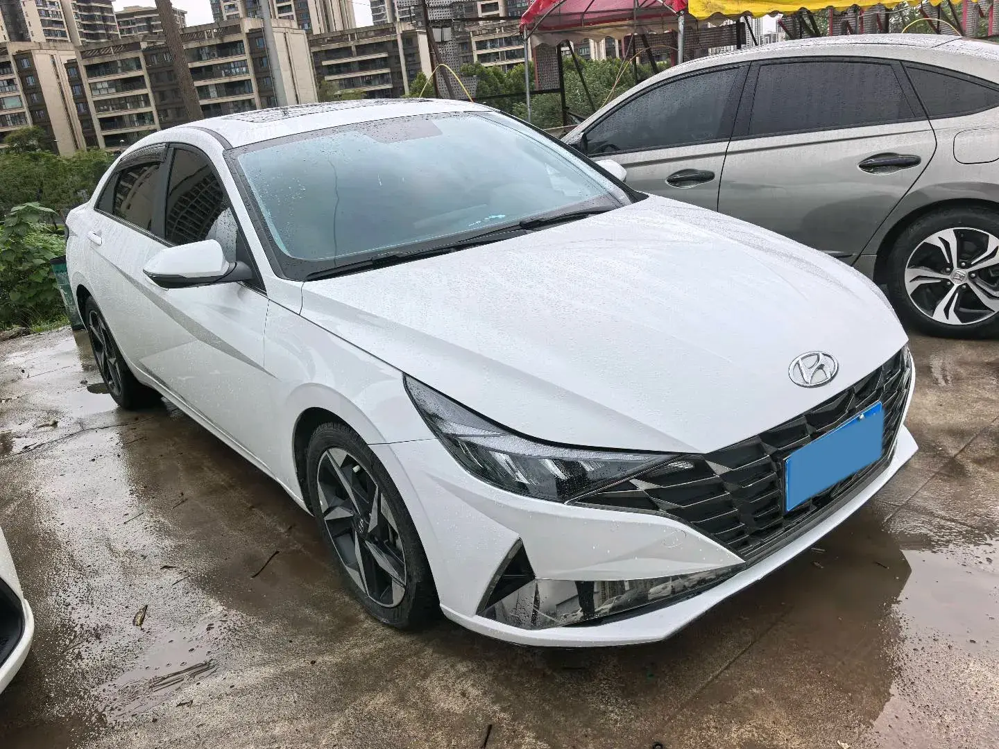 2022 HYUNDAI ELANTRA thumbnail 3