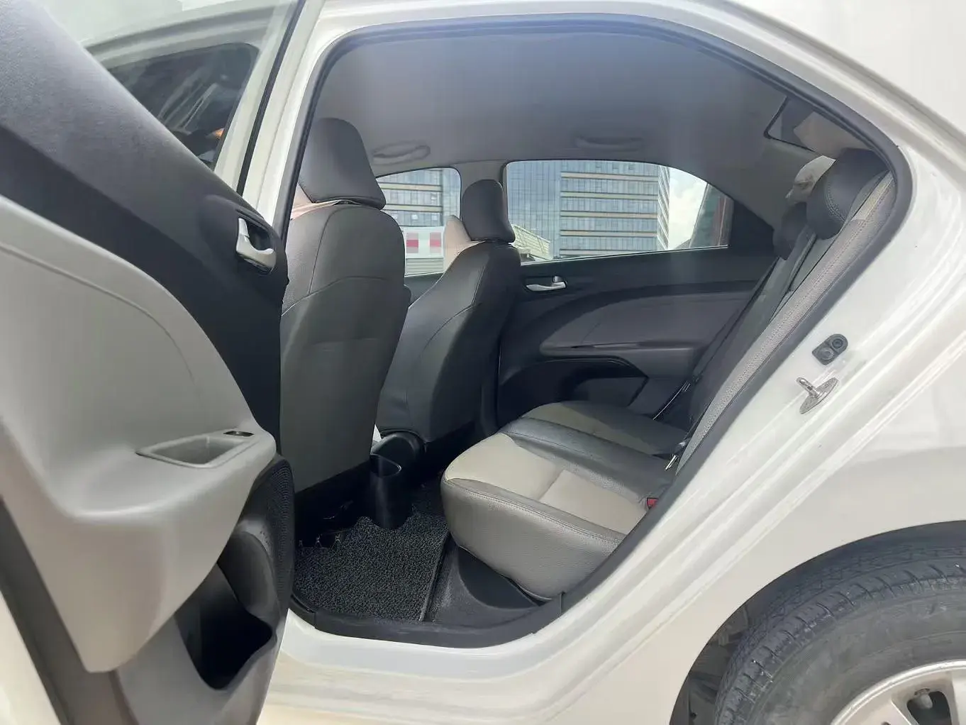 2017 KIA PEGAS thumbnail 2