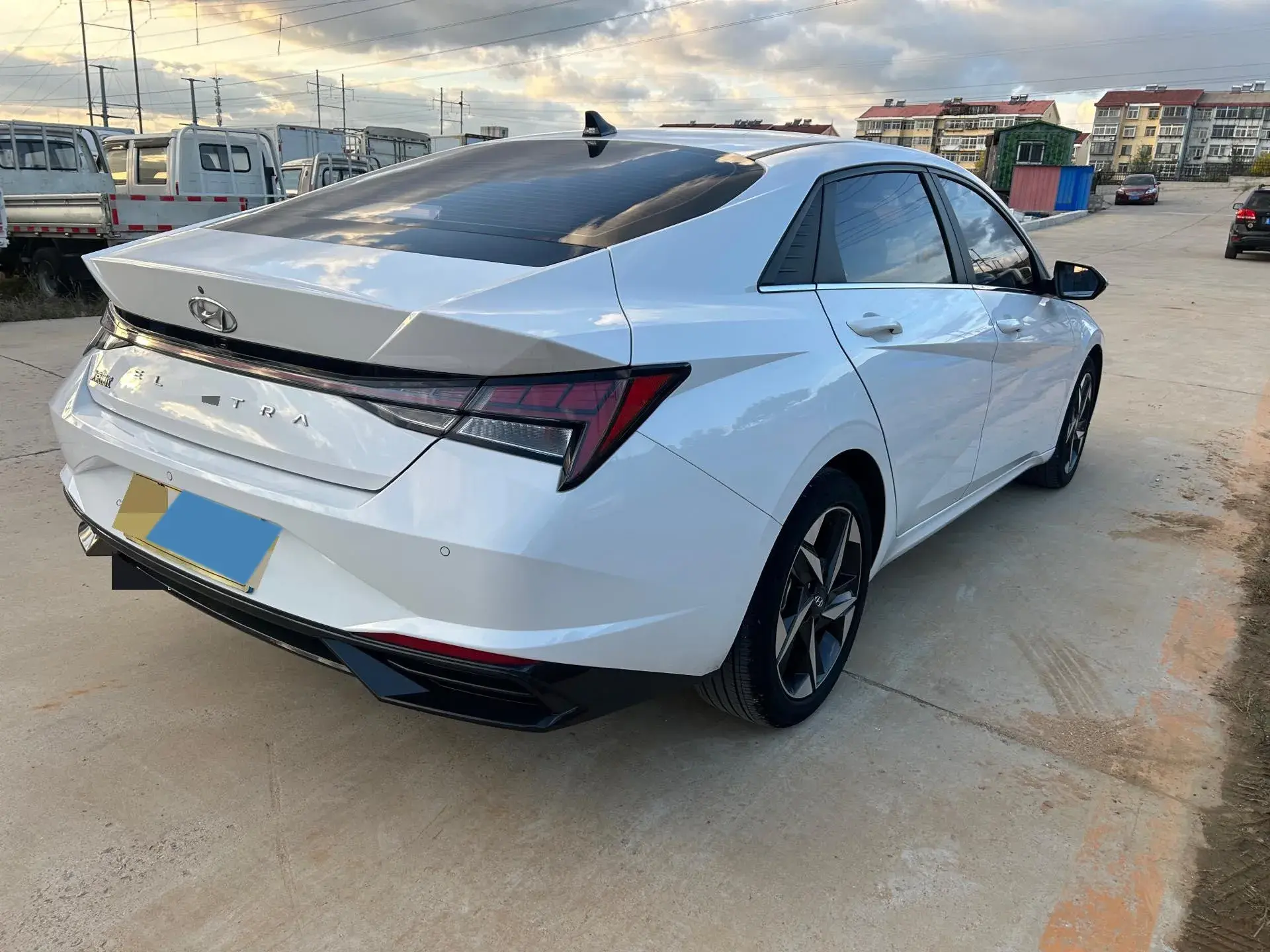 2022 HYUNDAI ELANTRA thumbnail 2