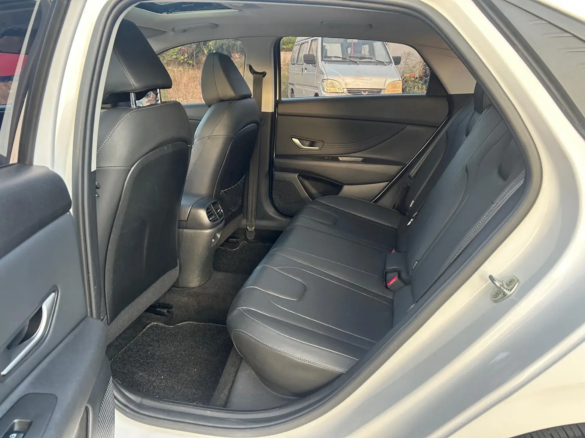 2022 HYUNDAI ELANTRA thumbnail 4