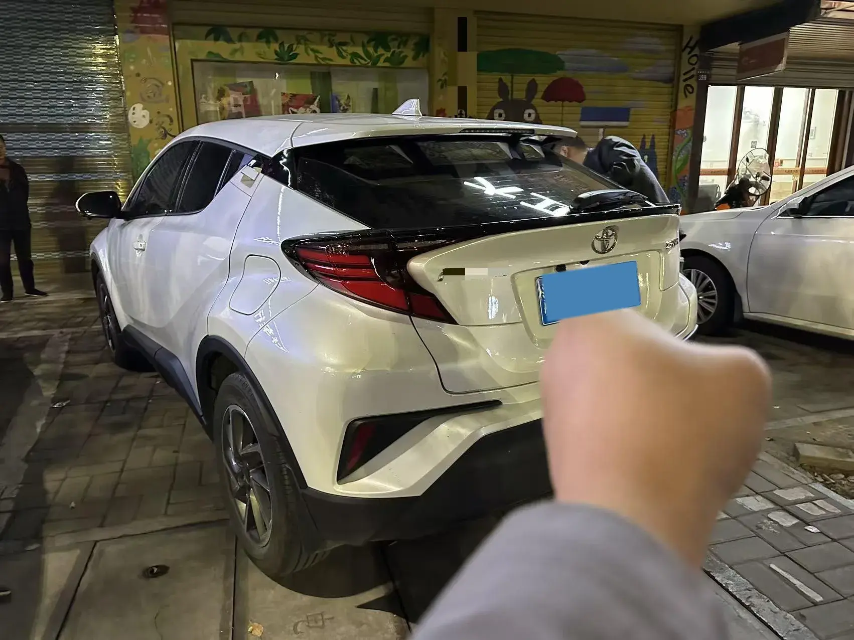 2023 TOYOTA C-HR thumbnail 3