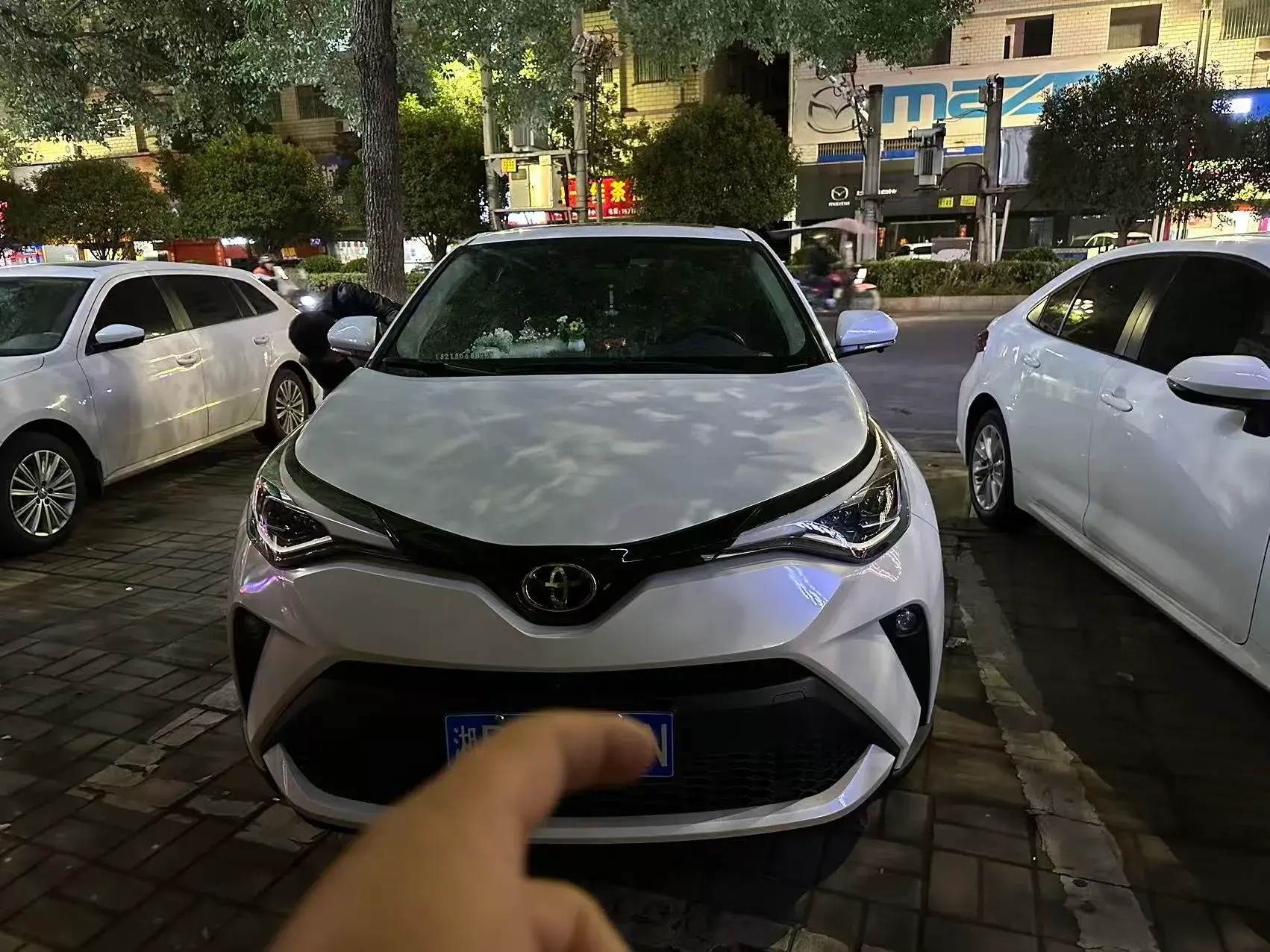 2023 TOYOTA C-HR thumbnail 2