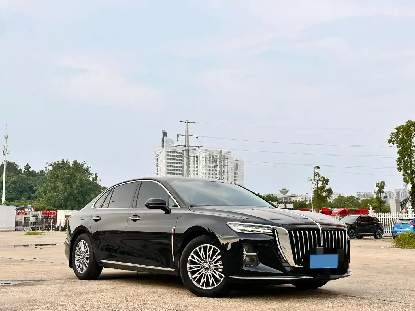 2024 HONGQI H5 thumbnail 3