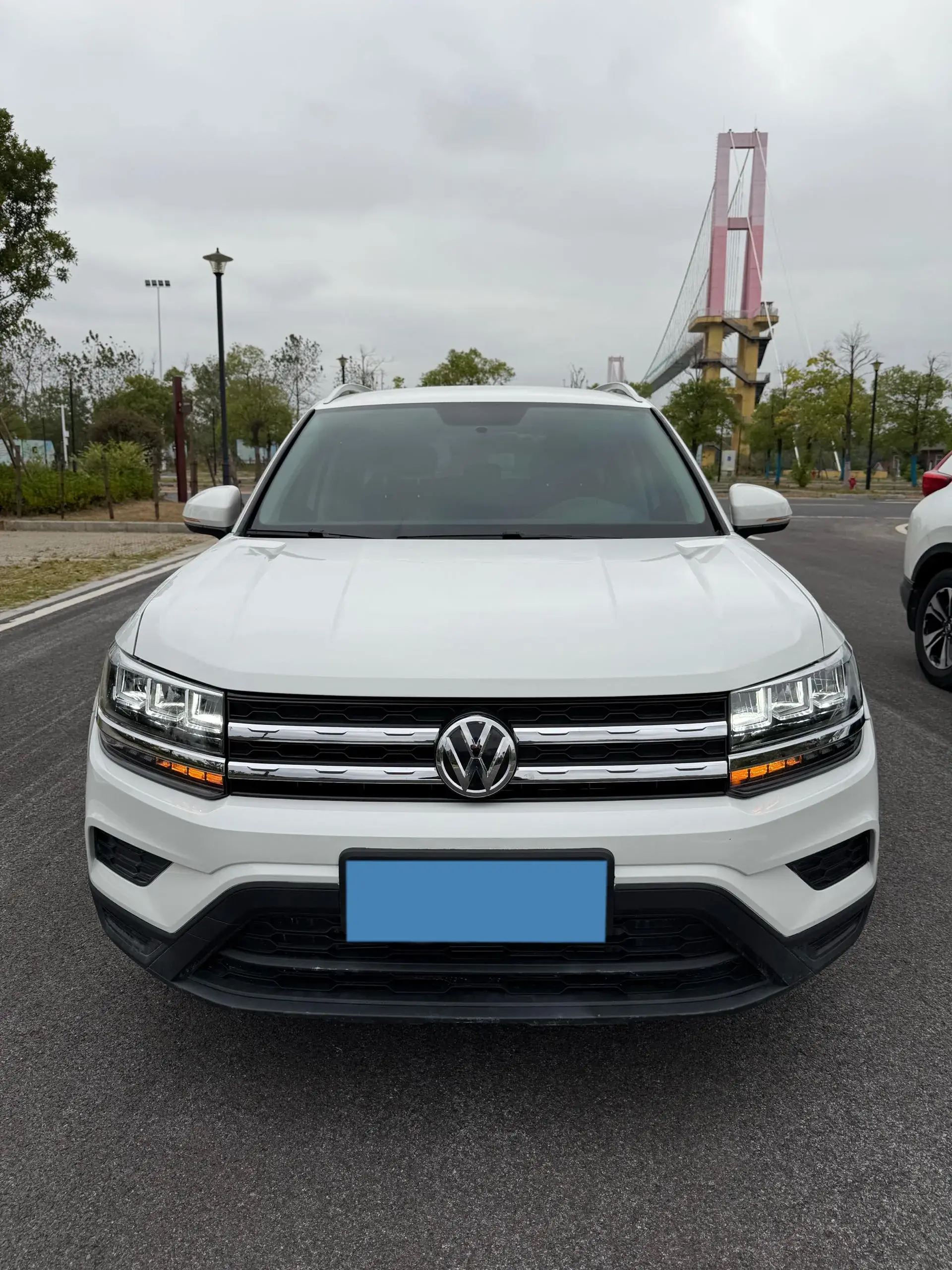 2020 VOLKSWAGEN THARU thumbnail 2