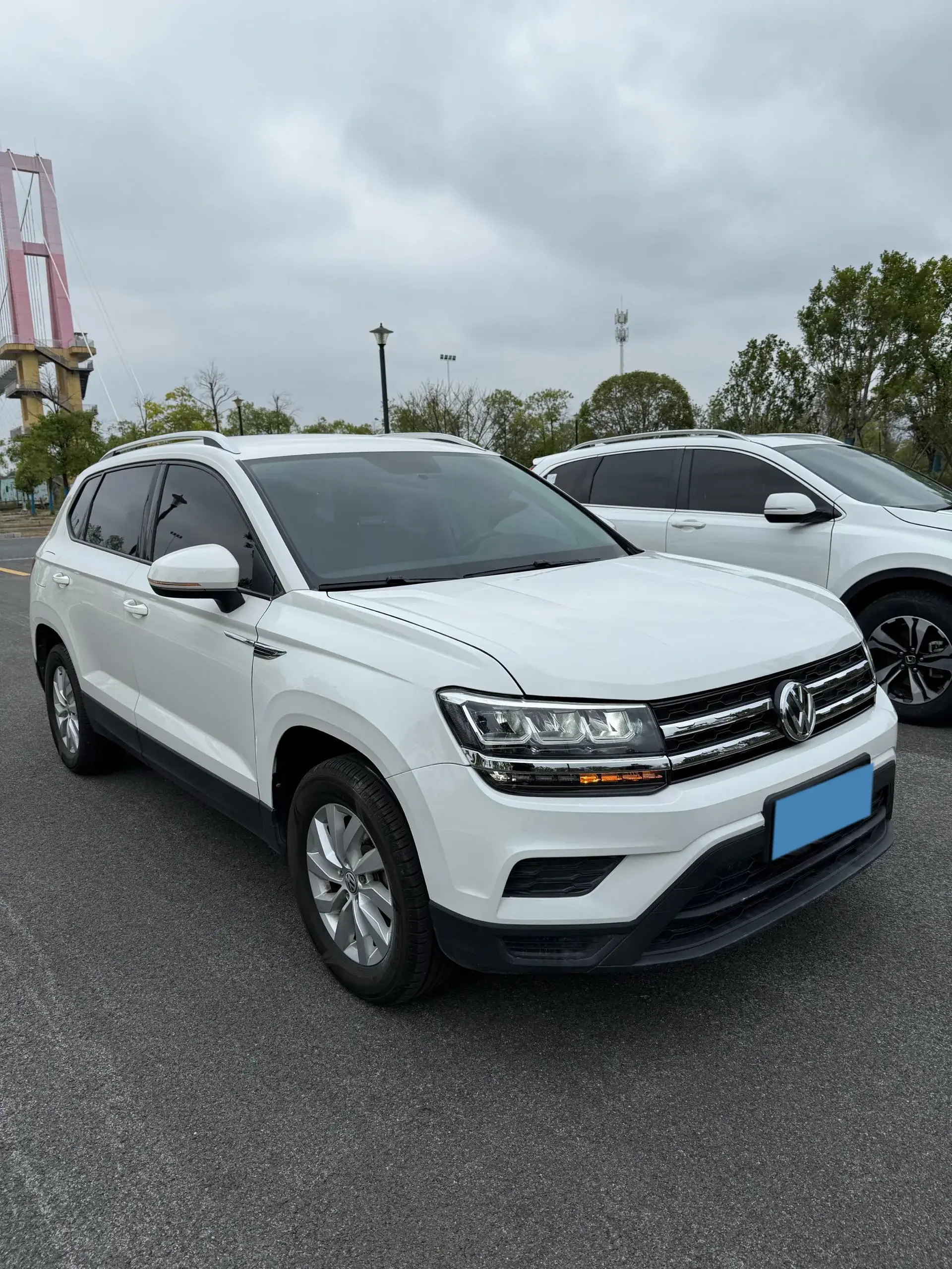 2020 VOLKSWAGEN THARU thumbnail 3