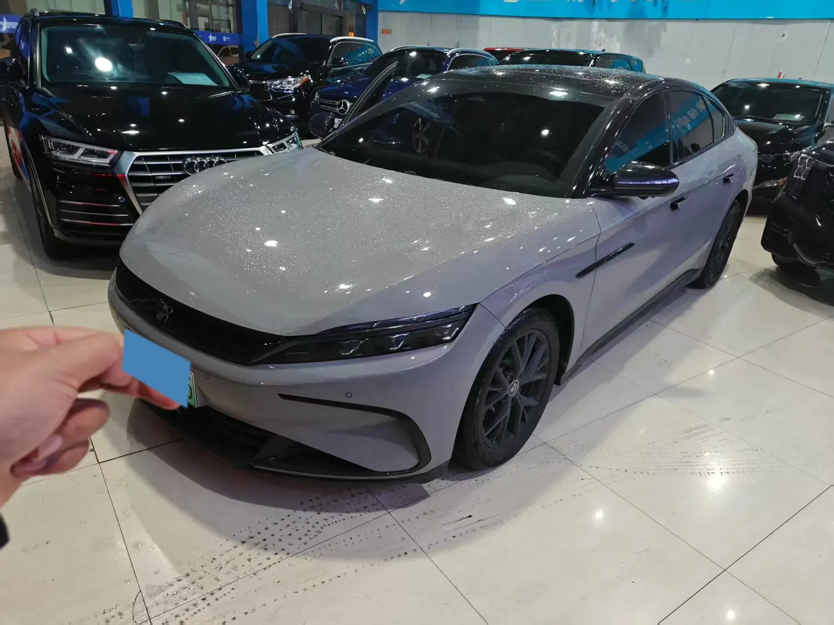 2025 BYD HAN view 1