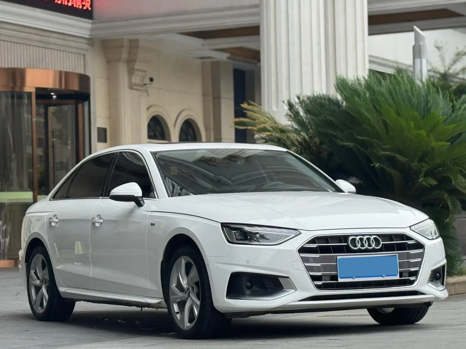 2020 AUDI A4L thumbnail 3