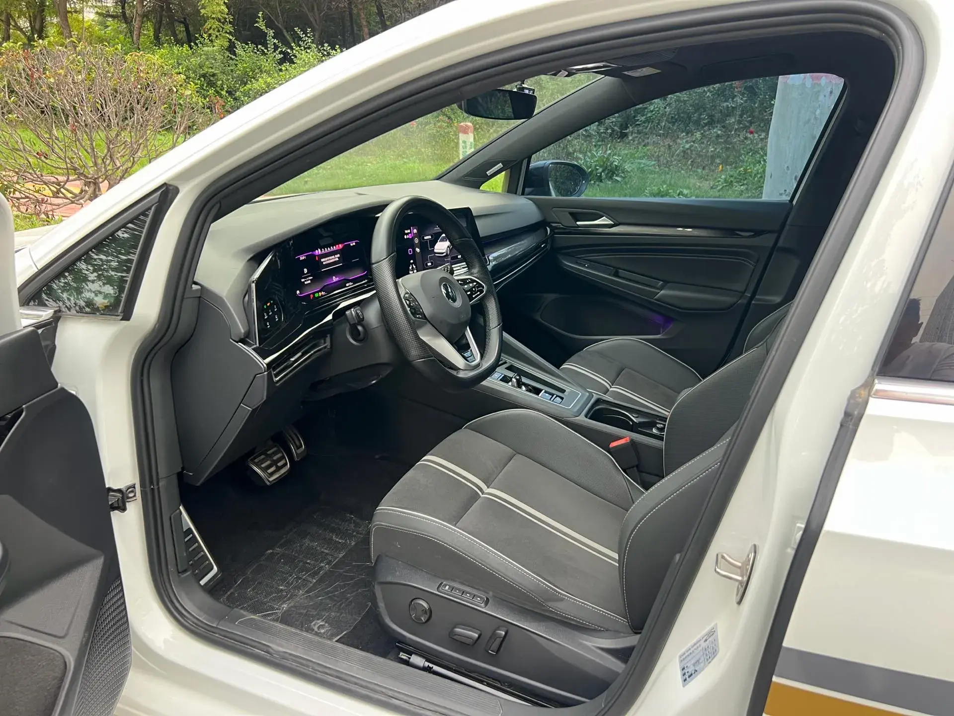 2021 VOLKSWAGEN GOLF thumbnail 3