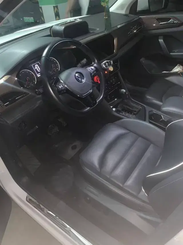 2021 VOLKSWAGEN THARU thumbnail 2