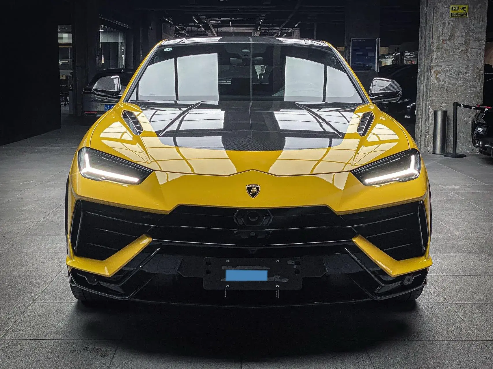 2021 LAMBORGHINI URUS thumbnail 3