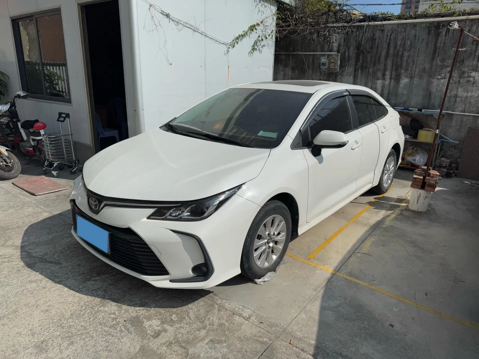 2019 TOYOTA COROLLA view 1