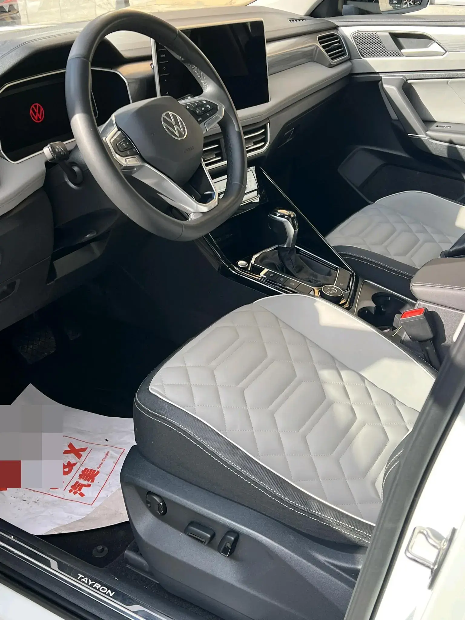 2023 VOLKSWAGEN TAYRON thumbnail 3