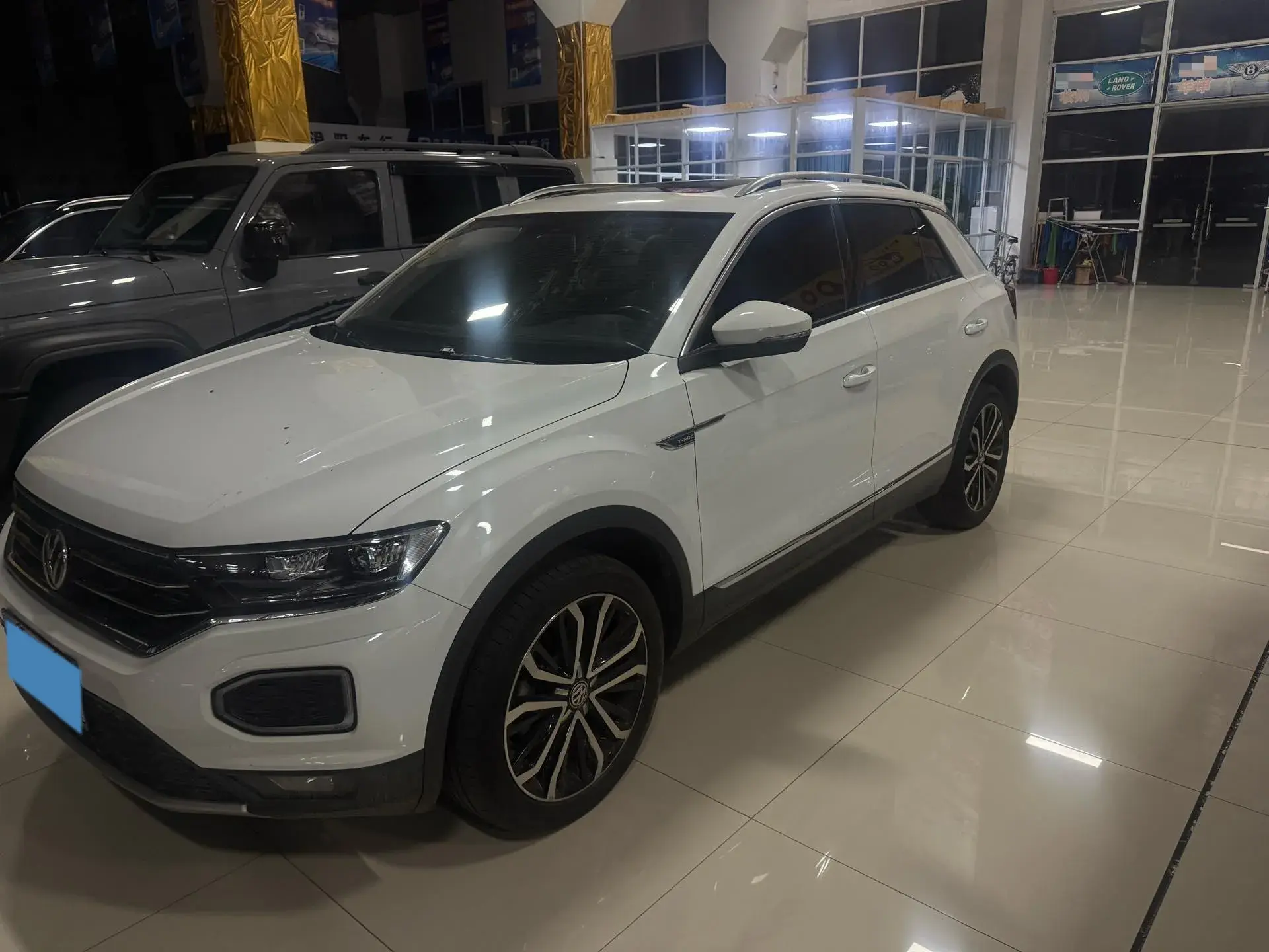 2020 VOLKSWAGEN T-ROC view 1